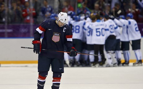 Americký kapitán Zach Parise s týmem USA na bronz nedosáhl.