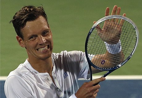 Tomá Berdych se raduje z postupu do finále turnaje v Dubaji