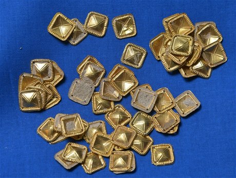 Zlaté perky z období antiky.