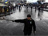 Na Majdanu lidé staví dalí stany
