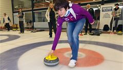 Martina Sáblíková pi curlingovém turnaji.