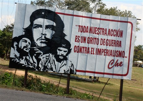 Billboard oslavující Che Guevaru