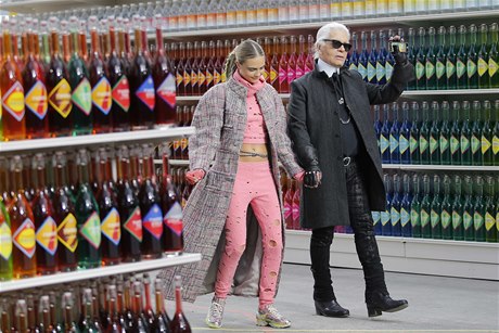 Excentrická tvá Chanelu - Karl Lagerfeld