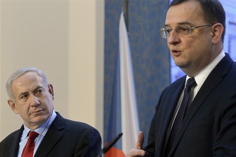 Zásadn odmítáme delegitimizaci a bojkot Státu Izrael, prohlásil eský premiér Petr Neas. On a jeho izraelský protjek Benjamin Netanjahu vystoupili loni 5. prosince v Praze na tiskové konferenci.