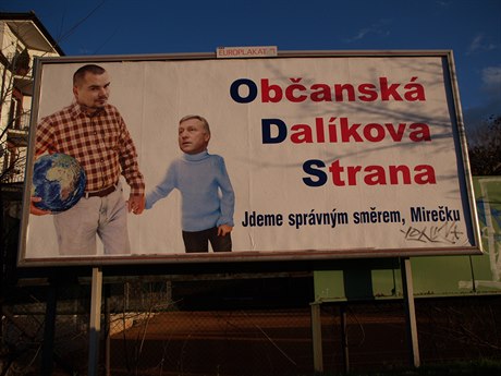 Kdo zaplatil bilboard se siamskými dvojaty je nakonec podruné...