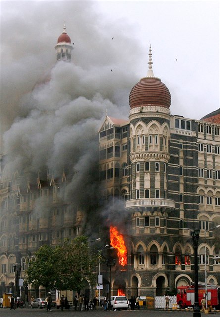 Hotel Taj Mahal v Mumbaji se stal obtí teroristického útoku roku 2008.