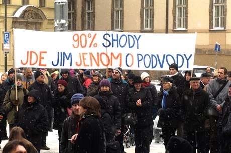 Lidé mají o praktikách na praském magistrátu jasno.