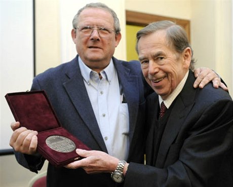 Adama Michnik with former fellow dissident  and prizewinner  Václav Havel