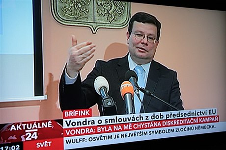 Ministr obrany a místopedseda ODS Alexandr Vondra na dnení mimoádné tiskové konferenci vyvracel spekulace o pedraené zakázky se spoleností Promopro bhem eského pedsednictví EU.