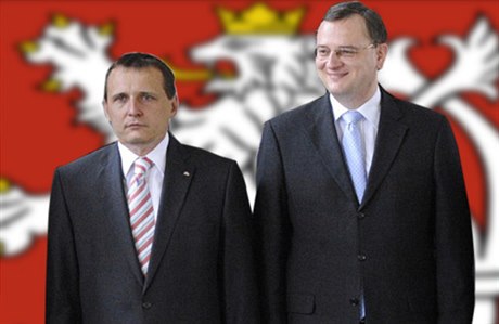 K hlavním úastníkm souasné vládní krize patí i premiér Petr Neas (vpravo) a ministr dopravy Vít Bárta, jeho rezignaci pedseda vlády doruil v pondlí 11. dubna na Hrad.