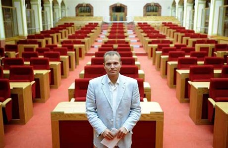 Zastupitelstvo Prahy 10 (na snímku starosta Milan Richter) eilo v pondlí zprávu rady o stavu jednání s Key Investments.