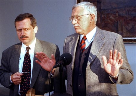 Tandem otc zakladatel ODS v roce 1997: premiér Václav Klaus a praský primátor Jan Koukal. Chystá se návrat druhého z nich do vedení chadnoucí strany?