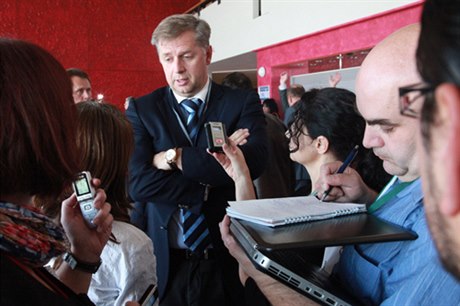 Petr Bendl speaking to journalists at the ODS Central Bohemia branch congress in Kladno