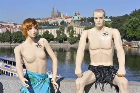 Greenpeaces Detox mannequins have been strutting their stuff from Prague to Peking, calling out the clothing companies with their steely stares (Photos © Greenpeace by Zbyek Jakubowicz and Ibra Ibrahimovic)