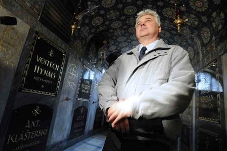 Svatobor chairman Václav Lika inside the Slavín crypt