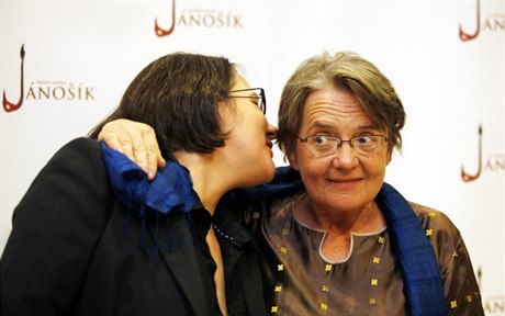 Agnieszka Holland, right, and her daughter Kasia Adamik (who is also a director), at the September 2009 Czech premiere of her historical movie Jánoík in Prague