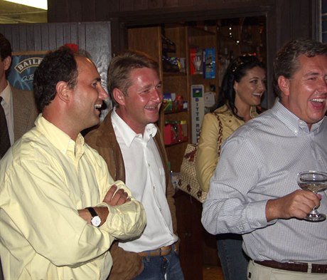 Roman Janouek (center) and Lubo Paek (right) at the Miss Golf 2002 tournament