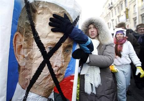 Putina nechtjí, ale protivládními demonstracemi, jako byla ta 4. února v Petrohrad, mu zejm k vítzství v prezidentských volbách nezabrání.