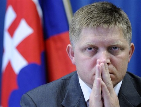 Budou-li potíe zem tíivé a bím zodpovdnosti zniující, me éf strany Smer-SD Robert Fico uniknout a prodlouit si politický ivot kandidaturou na prezidenta Slovenské republiky.