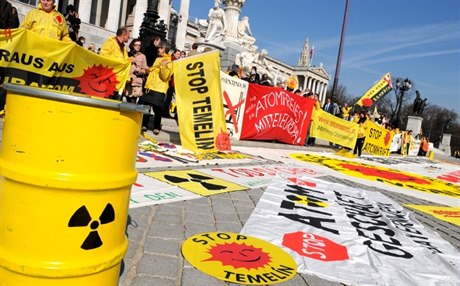 A demonstration against Temelín held in Vienna in 2011 during a visit by Czech PM Petr Neas