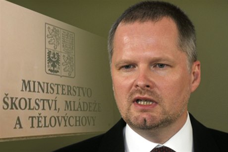 Petr Fiala se stal v roce 2002 prvním profesorem politologie v R, dlouhé roky vedl Masarykovu univerzitu a nyní se ujímá tkého úkolu ídit celé kolství.