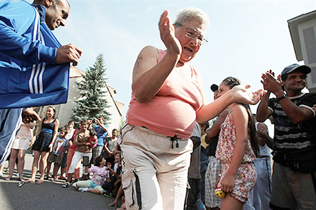 V sobotu 17.srpna 2013 probhl v Duchcov pochod nazvaný proti kriminalit, poruování zákon policií a za práva vech sluných oban. Zárove se vak konala akce odprc radikál, sdruení Konexe, zpívání a tancování na ulici.