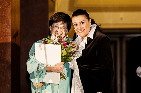 Ocenná Zuzana Riková s cennou Cecilií Bartoli.