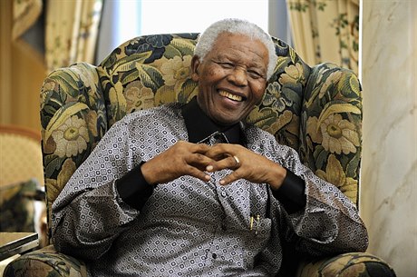 Bývalý prezident Jihoafrické republiky Nelson Mandela na snímku z ervna 2008.