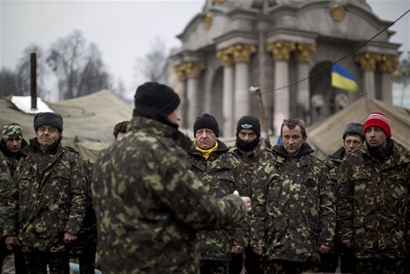 Jednotky ukrajinských dobrovolnických milicí na Majdanu.