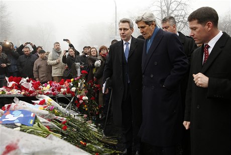 Americký ministr zahranií John Kerry na kyjevském námstí Nezávislosti.