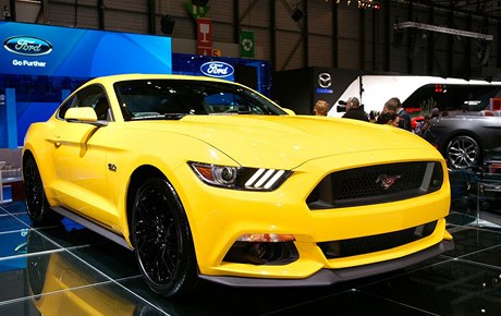 Ani Ford Mustang se v enev nenechal zahanbit