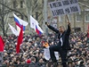 "V Rusku jsou nai brati, v Evrop jsme otroky." Transparent proruskho demonstranta ve vchodoukrajinskm Doncku.