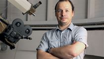 „Jedním z našich cílů je změřit, jakým způsobem se pohybuje plazma ve slunečním tělese. Je to jen část skládačky, která ve výsledku vede ke spolehlivým a přesným varováním před projevy sluneční aktivity,“ říká Michal Švanda. „Jedním z našich cílů je změřit, jakým způsobem se pohybuje plazma ve slunečním tělese. Je to jen část skládačky, která ve výsledku vede ke spolehlivým a přesným varováním před projevy sluneční aktivity,“ říká Michal Švanda.