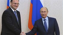 Ruský prezident Vladimir Putin přijal českého premiéra Petra Nečase v Soči. Právě v tomto černomořském letovisku zaznamenal český export ztrátu – na výstavbě místní elektrárny se Češi nepodílejí. Ruský prezident Vladimir Putin přijal českého premiéra Petra Nečase v Soči. Právě v tomto černomořském letovisku zaznamenal český export ztrátu – na výstavbě místní elektrárny se Češi nepodílejí.