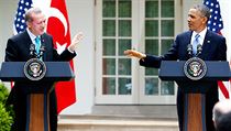 Společná tisková konference amerického prezidenta Baracka Obamy a tureckého premiéra Recepa Tayyipa Erdogana se konala za jeho návštěvy Washingtonu v Růžové zahradě Bílého domu 16. května. Společná tisková konference amerického prezidenta Baracka Obamy a tureckého premiéra Recepa Tayyipa Erdogana se konala za jeho návštěvy Washingtonu v Růžové zahradě Bílého domu 16. května.