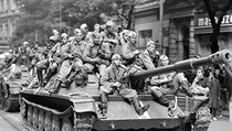 Někteří lidé spojují okupaci Československa v roce 1968 se snahou SSSR získat územní kontrolu nad budoucí trasou exportního plynovodu. Někteří lidé spojují okupaci Československa v roce 1968 se snahou SSSR získat územní kontrolu nad budoucí trasou exportního plynovodu.