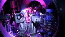 V Akademii věd ČR už běží laserový systém PALS, do několika let dostane silnějšího kolegu jménem ELI. V Akademii věd ČR už běží laserový systém PALS, do několika let dostane silnějšího kolegu jménem ELI.