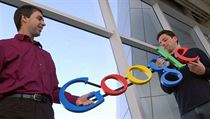 Larry Page a Sergej Brin vyhlásili válku pirátům. Nová kampaň Googlu má podpořit tvůrce originálního obsahu. Larry Page a Sergej Brin vyhlásili válku pirátům. Nová kampaň Googlu má podpořit tvůrce originálního obsahu.