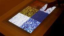 Budoucnost patří dotykům, takže na vývoji touchscreenů pracují firmy jako Microsoft, Nokia, Toshiba i pittsburghská TeslaTouch (na snímku). Budoucnost patří dotykům, takže na vývoji touchscreenů pracují firmy jako Microsoft, Nokia, Toshiba i pittsburghská TeslaTouch (na snímku).