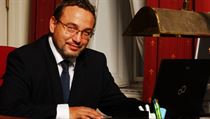 Ministr školství Josef Dobeš zdůvodňoval zásadní změny uskutečněnými audity, které ale byly překvapivě rychlé – jasno měl po šesti dnech od zadání a podpisu smluv. Ministr školství Josef Dobeš zdůvodňoval zásadní změny uskutečněnými audity, které ale byly překvapivě rychlé – jasno měl po šesti dnech od zadání a podpisu smluv.