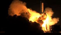 Soukromá raketa Falcon 9 firmy SpaceX dobyla vesmír. Následovníci se ženou na start. Soukromá raketa Falcon 9 firmy SpaceX dobyla vesmír. Následovníci se ženou na start.