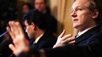Zatímco spolutvůrce WikiLeaks Julian Assange sedí v britském vězení, jeho server bojuje o kredibilitu. Zatímco spolutvůrce WikiLeaks Julian Assange sedí v britském vězení, jeho server bojuje o kredibilitu.
