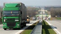 Čínská firma Covec buduje v Polsku dva úseky dálnici A2. Čínská firma Covec buduje v Polsku dva úseky dálnici A2.