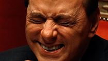 Italská vláda dnes získala důvěru v obou komorách parlamentu, a proto Silvio Berlusconi zůstává i nadále premiérem. Italská vláda dnes získala důvěru v obou komorách parlamentu, a proto Silvio Berlusconi zůstává i nadále premiérem.