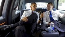 Jakmile se ruský prezident Medveděv zaregistroval na Twitteru, přivítal ho Bílý dům. Obama vzápětí prohlásil, že Červený telefon již není potřeba. Jakmile se ruský prezident Medveděv zaregistroval na Twitteru, přivítal ho Bílý dům. Obama vzápětí prohlásil, že Červený telefon již není potřeba.