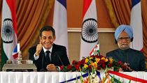 Nicolas Sarkozy a indický premiér Manmóhan Singh 6. prosince při tiskové konferenci v Dillí. Nicolas Sarkozy a indický premiér Manmóhan Singh 6. prosince při tiskové konferenci v Dillí.