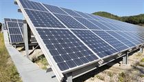 Tahanice o kompenzaci údajných ztrát z investic do slunečních elektráren budou trvat déle než funkční období současné vlády. Tahanice o kompenzaci údajných ztrát z investic do slunečních elektráren budou trvat déle než funkční období současné vlády.