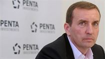 Spolumajitel Penty Marek Dospiva dnes nabídl akcionářům Sazky svůj plán restrukturalizace loterijní firmy. Za stoprocentní podíl nabízí svazům i garanci ročních plateb. Spolumajitel Penty Marek Dospiva dnes nabídl akcionářům Sazky svůj plán restrukturalizace loterijní firmy. Za stoprocentní podíl nabízí svazům i garanci ročních plateb.