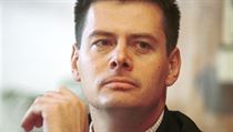 Ve hře o Sazku se objevil čtvrtý hráč, miliardář Karel Komárek ml. Ve hře o Sazku se objevil čtvrtý hráč, miliardář Karel Komárek ml.