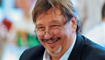 Milan Jančík momentálně nekomunikuje. Až zítra, ve středu 5. ledna, bude odpovídat na nepříjemné otázky při tiskové konferenci, kterou svolal. Milan Jančík momentálně nekomunikuje. Až zítra, ve středu 5. ledna, bude odpovídat na nepříjemné otázky při tiskové konferenci, kterou svolal.